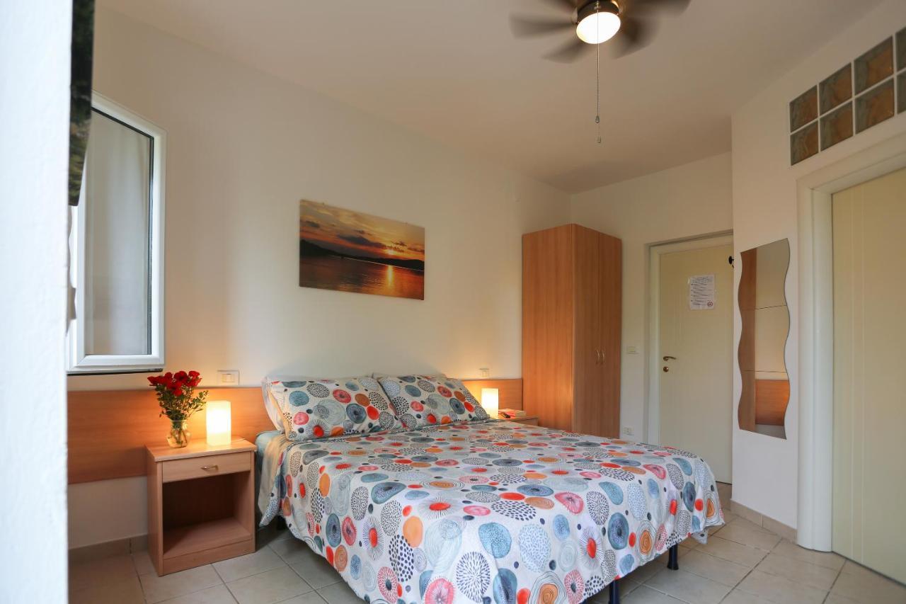 Apartments Eugenio Turizam Солине Екстериор снимка